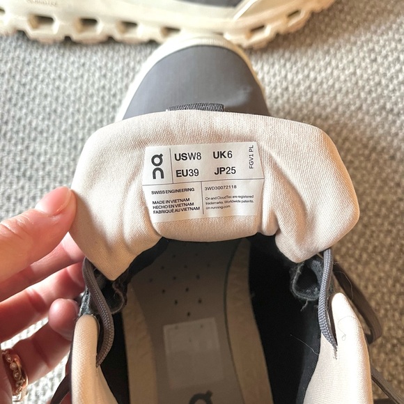 ON runners. High top waterproof - Picture 3 of 4